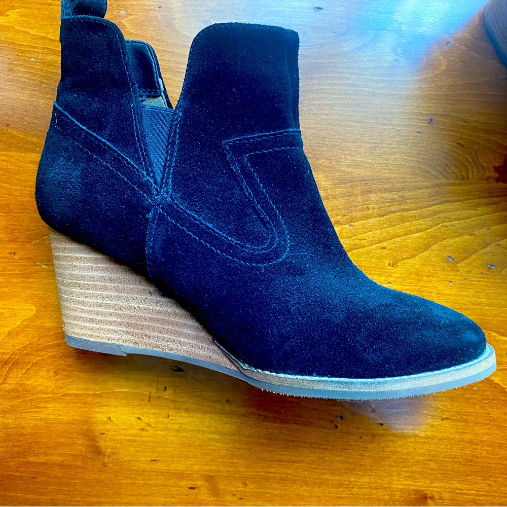 Nwot Blondo wedge boot. Size 6.5 . Waterproof